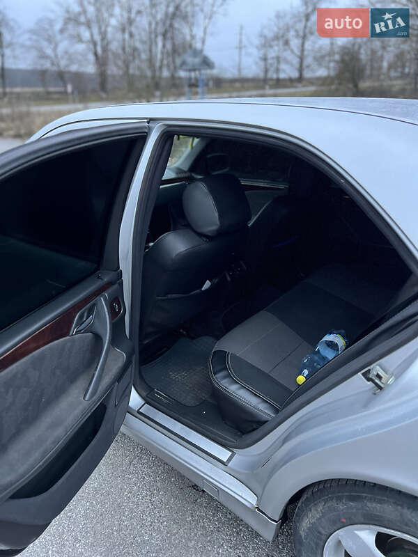 Седан Mercedes-Benz E-Class 2000 в Сокирянах