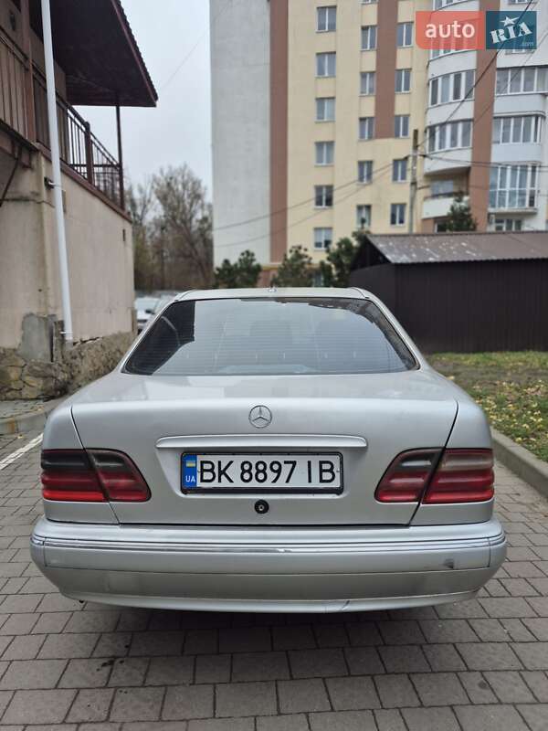 Седан Mercedes-Benz E-Class 2000 в Львові