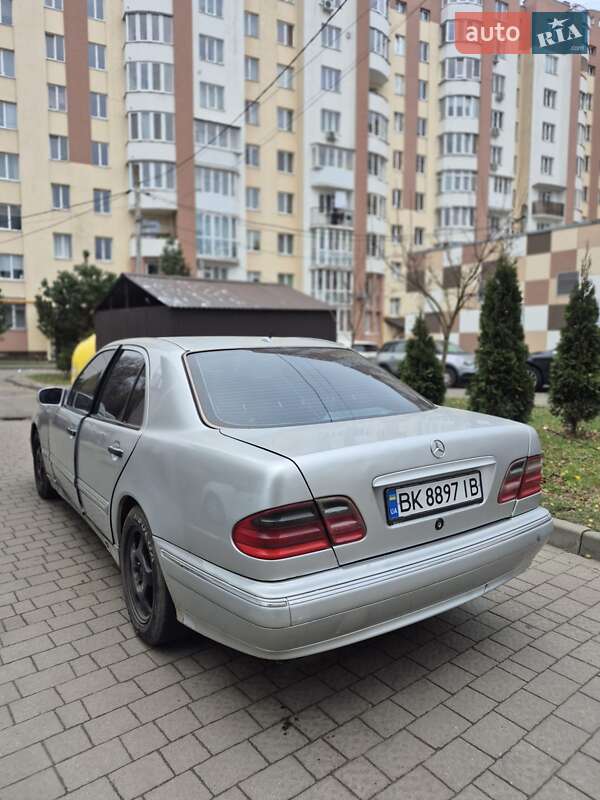 Седан Mercedes-Benz E-Class 2000 в Львові