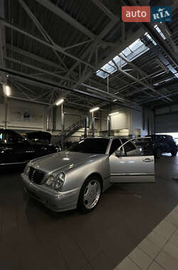 Седан Mercedes-Benz E-Class 2000 в Львові