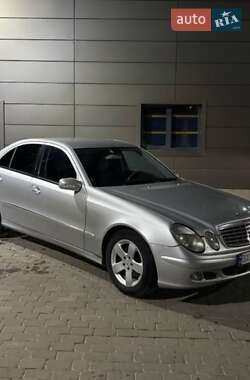 Седан Mercedes-Benz E-Class 2004 в Залещиках