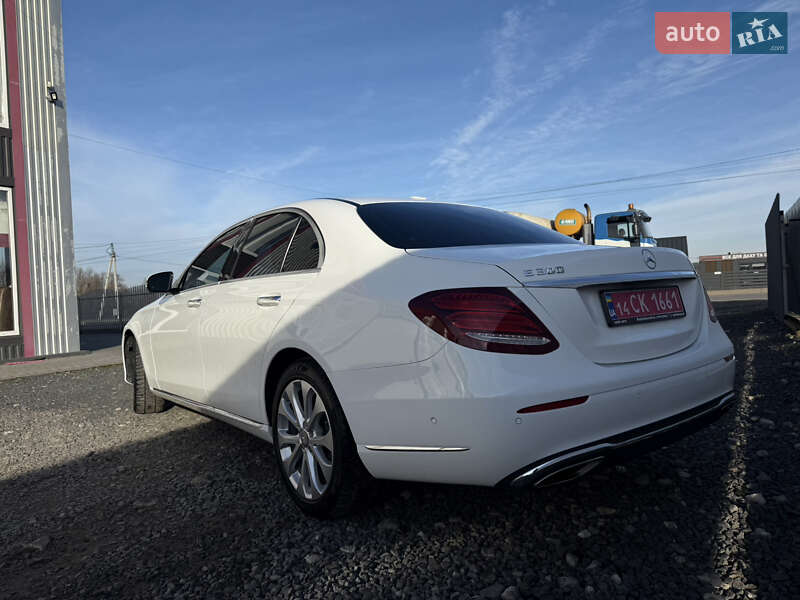 Седан Mercedes-Benz E-Class 2017 в Новояворовске