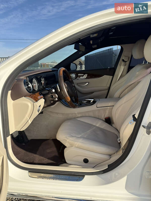 Седан Mercedes-Benz E-Class 2017 в Новояворовске