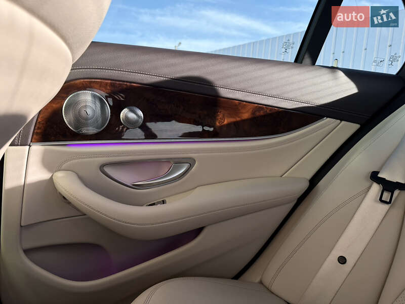Седан Mercedes-Benz E-Class 2017 в Новояворовске