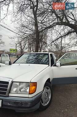 Седан Mercedes-Benz E-Class 1987 в Кропивницькому