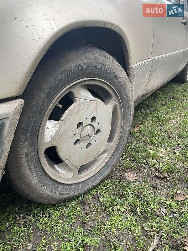 Mercedes-Benz E-Class 1988 Mercedes-Benz E-Class 1988