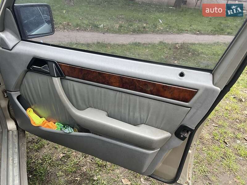 Седан Mercedes-Benz E-Class 1988 в Кропивницькому фото 6 Седан Mercedes-Benz E-Class 1988 в Кропивницькому