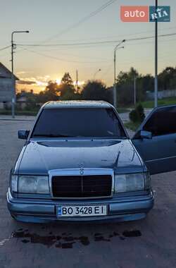 Седан Mercedes-Benz E-Class 1993 в Миколаєві