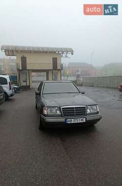 Седан Mercedes-Benz E-Class 1993 в Виннице