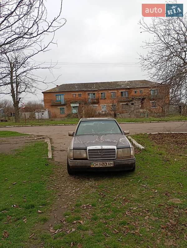 Mercedes-Benz E-Class 1988 Mercedes-Benz E-Class 1988