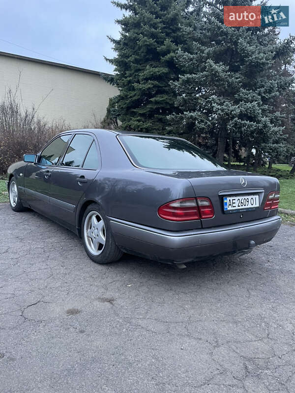 Седан Mercedes-Benz E-Class 1999 в Кривом Роге