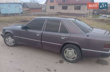 Седан Mercedes-Benz E-Class 1991 в Косові