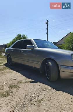 Седан Mercedes-Benz E-Class 1998 в Кропивницькому