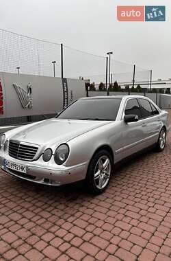 Седан Mercedes-Benz E-Class 2001 в Долине