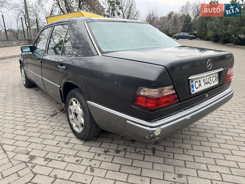 Седан Mercedes-Benz E-Class 1993 в Смілі фото 4 Седан Mercedes-Benz E-Class 1993 в Смілі