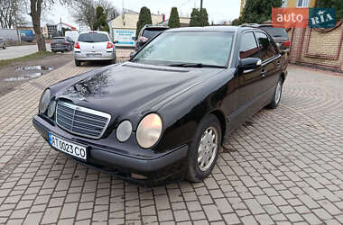 Седан Mercedes-Benz E-Class 2001 в Чернівцях