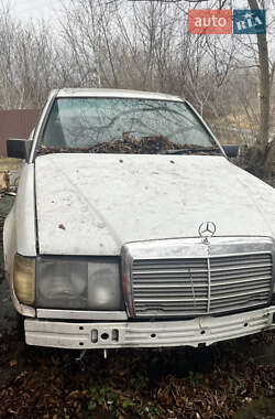 Седан Mercedes-Benz E-Class 1986 в Гадячі