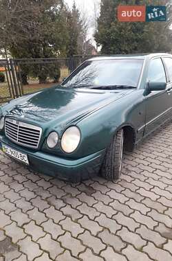 Седан Mercedes-Benz E-Class 1997 в Стрию