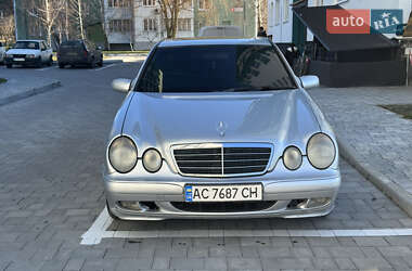 Седан Mercedes-Benz E-Class 2000 в Вараше