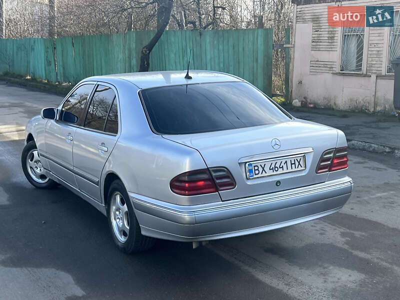 Седан Mercedes-Benz E-Class 2000 в Черновцах