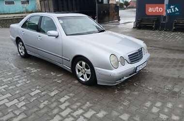 Седан Mercedes-Benz E-Class 2001 в Хотине