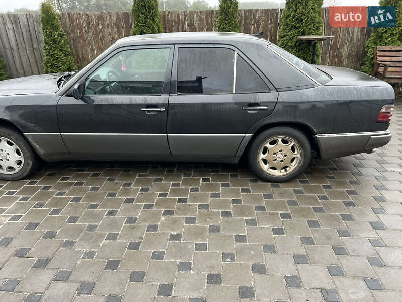 Седан Mercedes-Benz E-Class 1994 в Ровно