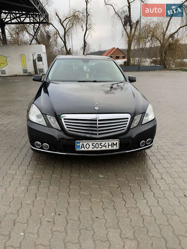 Седан Mercedes-Benz E-Class 2009 в Виноградові