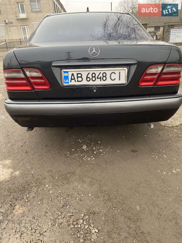Седан Mercedes-Benz E-Class 1996 в Тростянці