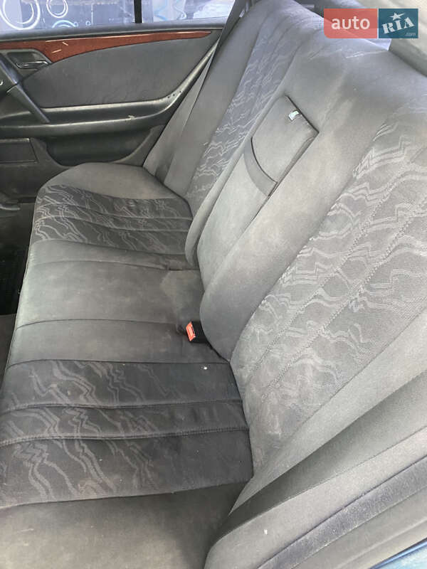 Седан Mercedes-Benz E-Class 1996 в Тростянці