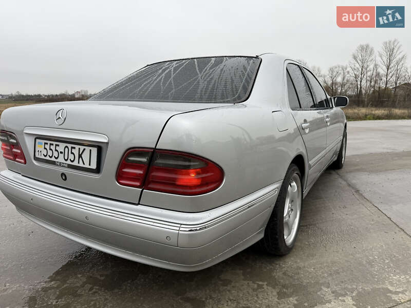 Седан Mercedes-Benz E-Class 2001 в Києві