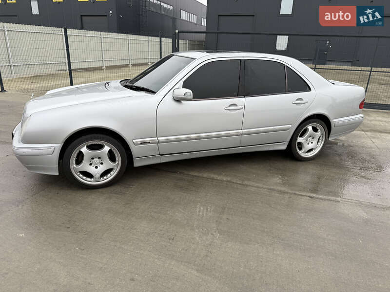 Седан Mercedes-Benz E-Class 2001 в Києві