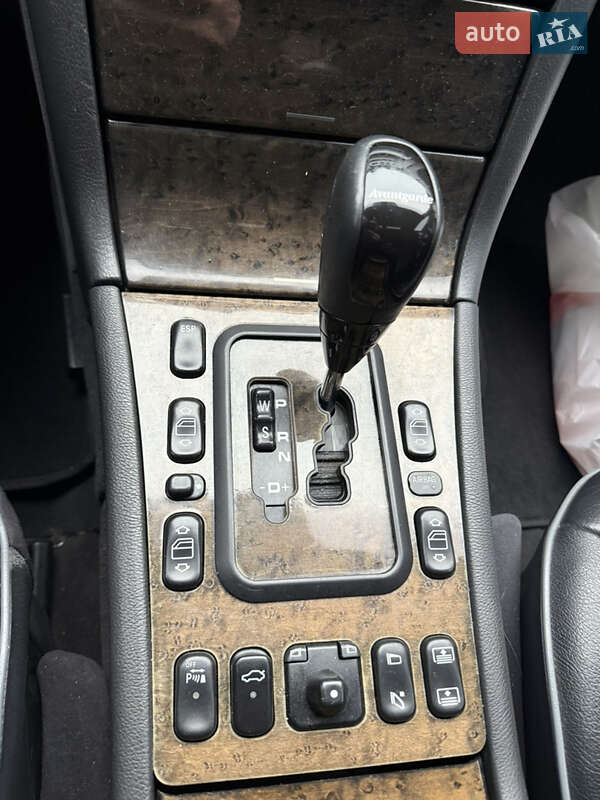 Седан Mercedes-Benz E-Class 2001 в Києві