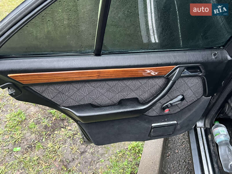 Седан Mercedes-Benz E-Class 1994 в Ровно