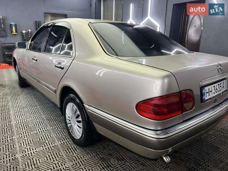 Седан Mercedes-Benz E-Class 1996 в Одессе