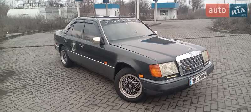 Седан Mercedes-Benz E-Class 1989 в Семеновке