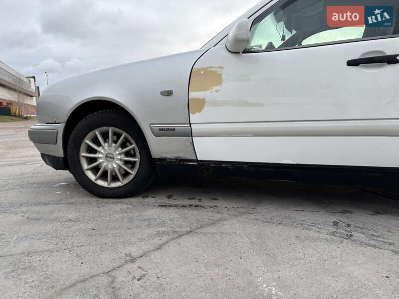 Седан Mercedes-Benz E-Class 1998 в Києві