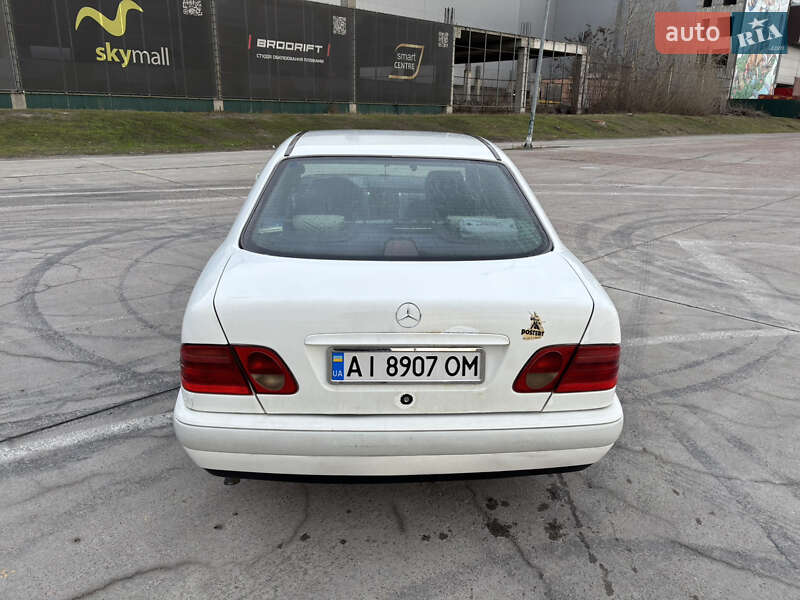 Седан Mercedes-Benz E-Class 1998 в Києві