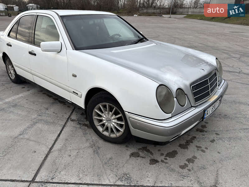 Седан Mercedes-Benz E-Class 1998 в Києві