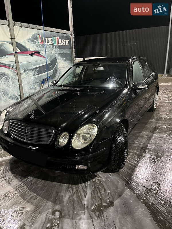 Седан Mercedes-Benz E-Class 2004 в Львове