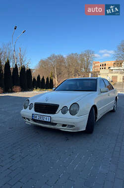 Седан Mercedes-Benz E-Class 2001 в Гощі
