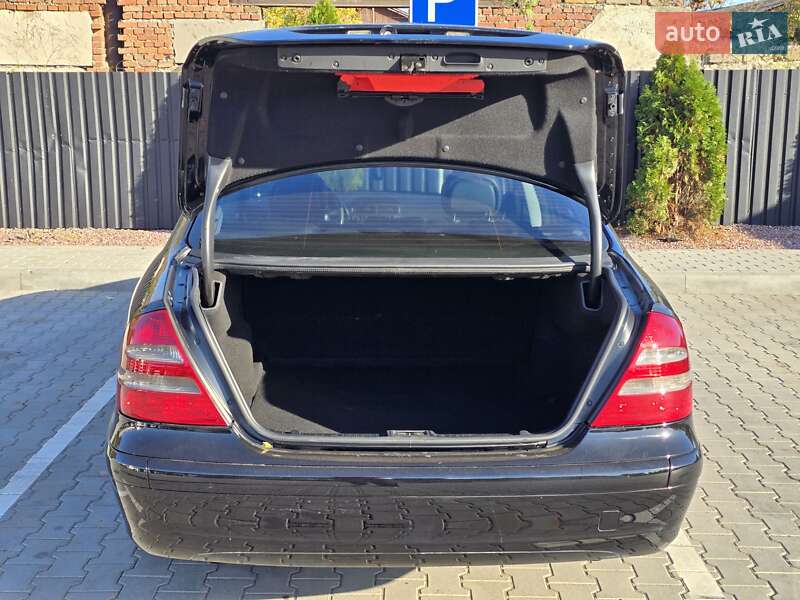 Седан Mercedes-Benz E-Class 2005 в Миколаєві