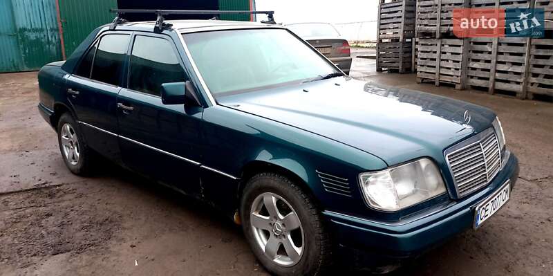 Седан Mercedes-Benz E-Class 1994 в Кельменцях