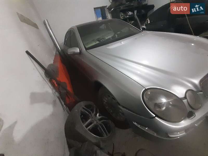 Седан Mercedes-Benz E-Class 2005 в Львові