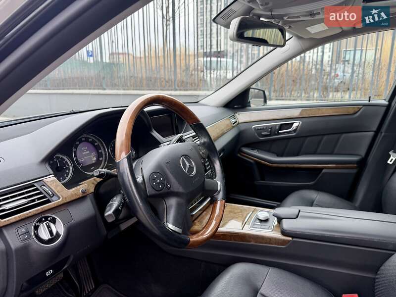 Седан Mercedes-Benz E-Class 2010 в Києві