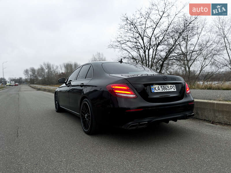 Седан Mercedes-Benz E-Class 2016 в Києві