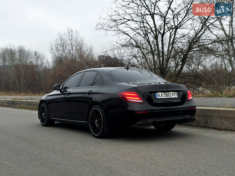 Седан Mercedes-Benz E-Class 2016 в Києві