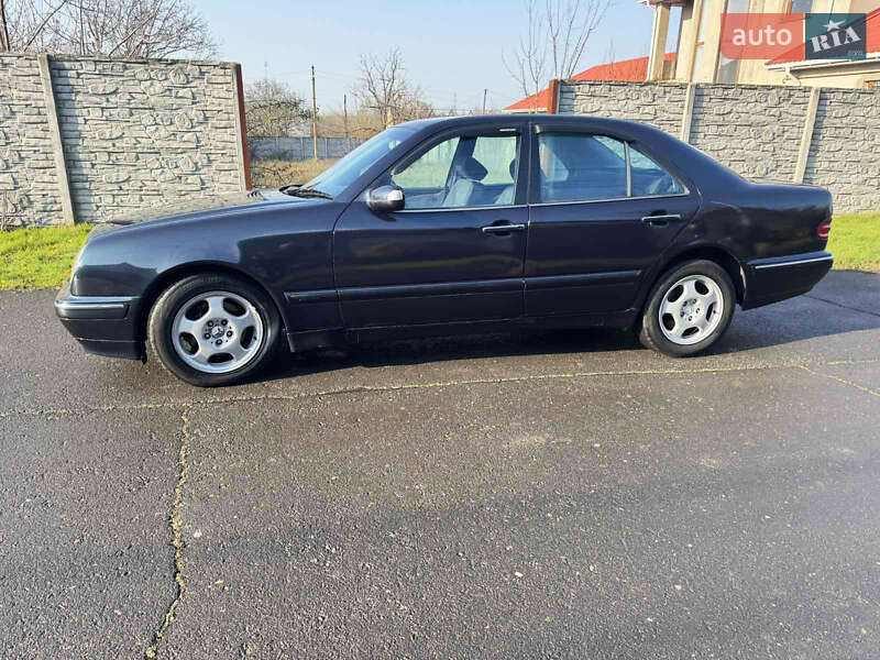 Седан Mercedes-Benz E-Class 2000 в Одесі
