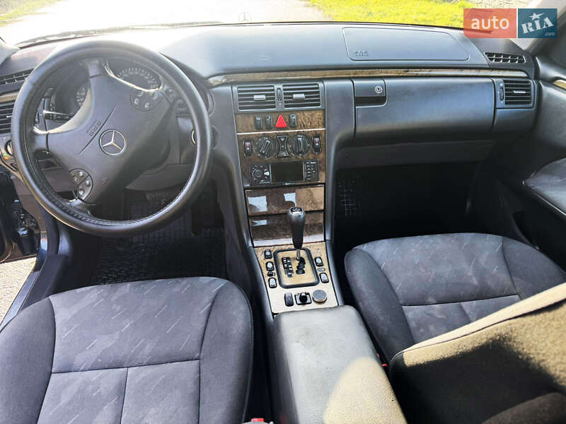 Седан Mercedes-Benz E-Class 2000 в Одесі
