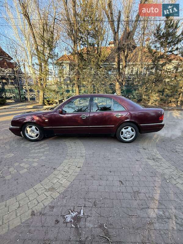Седан Mercedes-Benz E-Class 1997 в Запорожье