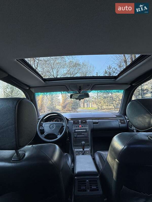 Седан Mercedes-Benz E-Class 1997 в Запорожье